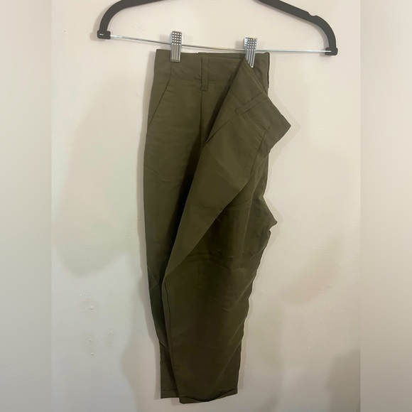 NWOT Dex Olive Army Green Crop Capri Pants MEDIUM Loose Fit - Picture 1 of 8